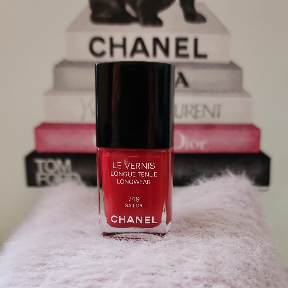 CHANEL Le Vernis Longwear Nail Color in Sailor Red